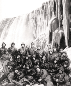 Edouard de la Gandara, au dernier rang (2ème à partir de la gauche)